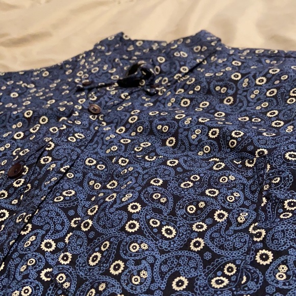 Men’s Short Sleeved Button Down Shirt - Picture 1 of 3